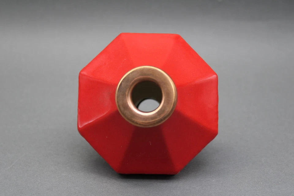 Aislador geométrico de cerámica roja Foto 3 de 4