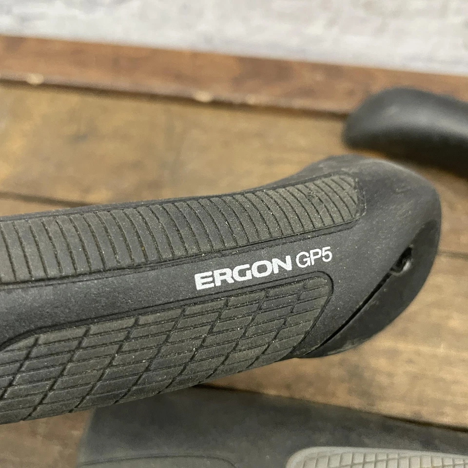 Guidão ergonômico Ergon GP5 extremidades de barra par de bike grande trava preta - Imagem 4 de 4