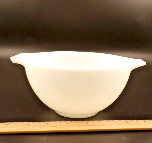 Vintage PYREX White Opal 441  1  1/2 pt cinderella bowl Mold 1