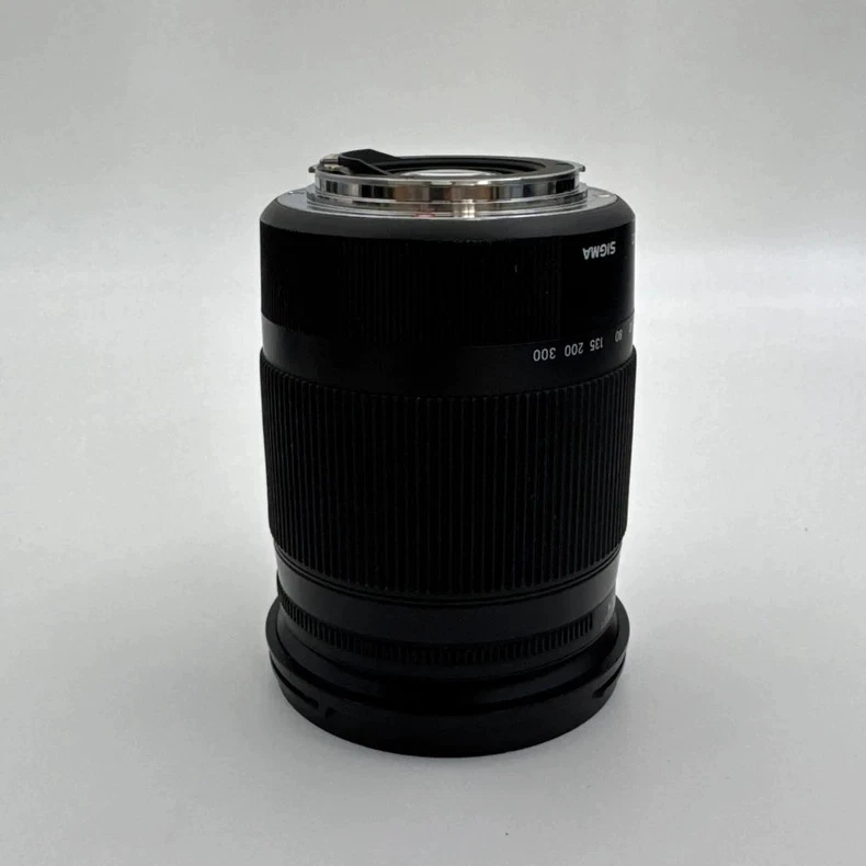 Lente Sigma 18-300 mm f/3,5-6,3 DC OS HSM - para sensor de recorte Canon - Capacidad macro Foto 2 de 4