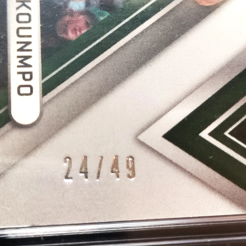 /49 Giannis Antetokounmpo Auto SGC 9 10 2017-18 Spectra Locked In Autograph SP - Image 4 of 4