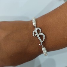 BRACCIALE PERLE DI 4MM LETTERA ( B ) IN ARGENTO 925 RODIATO IN ORO BIANCO 18KT