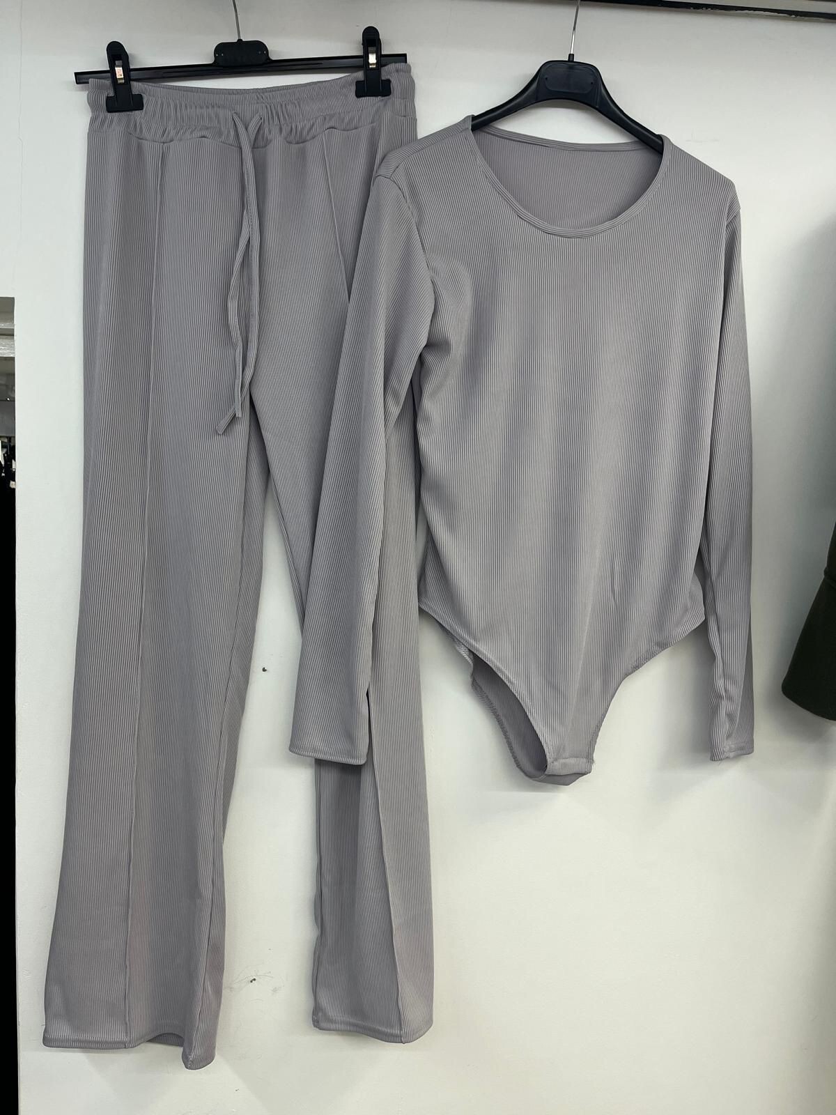 Conjunto de body acanalado y pantalón de pierna ancha con cuello redondo para dama - Dos piezas para mujer S