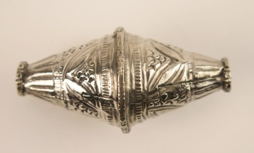 Antiguo abalorio bicono de plata Beluchi Marriya de Omán. siglo XIX (E) - Imagen 6 de 9