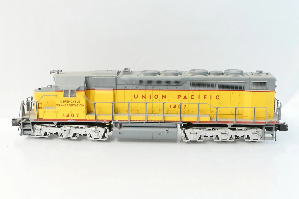 Atlas 6812-2 O AC Union Pacific 1407 EMD SDP-35 Diesel Locomotive (3-Rail) #1407 - Image 4 of 4