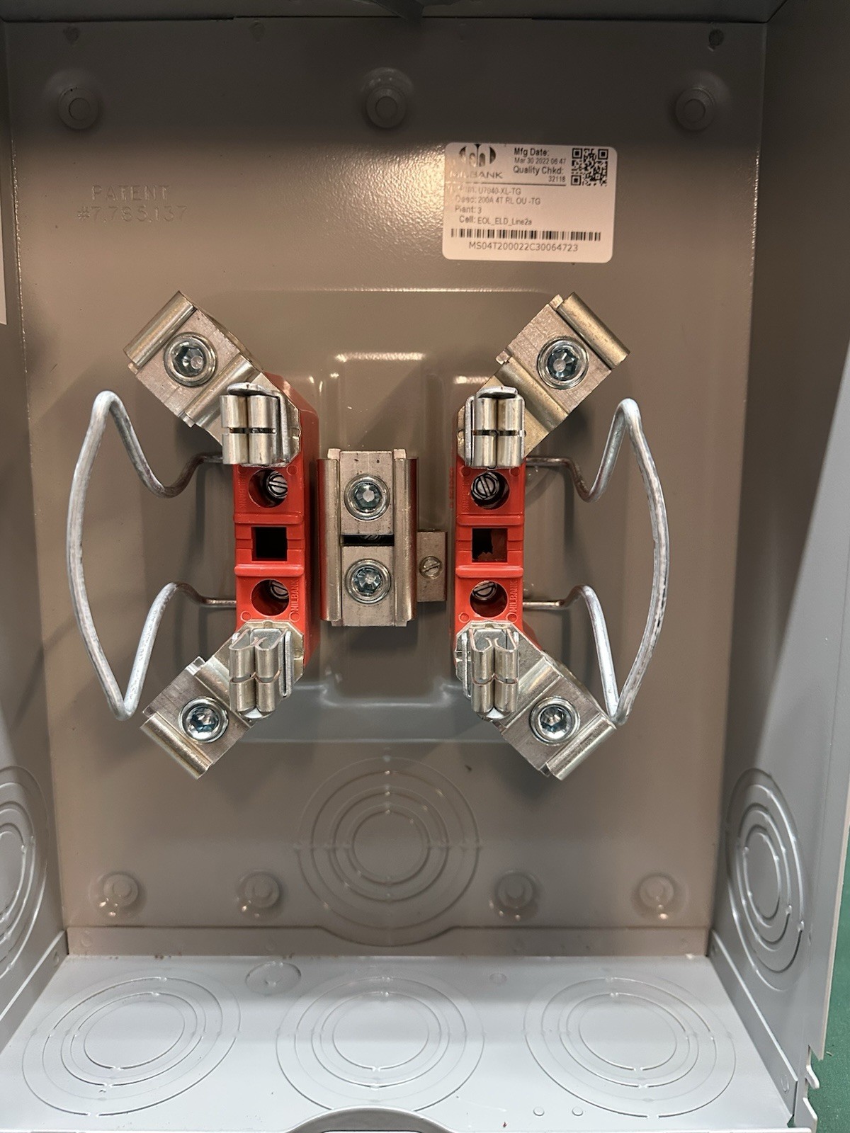 Milbank U7040‑XL‑TG Ringless Meter Socket – 200A 4‑Jaw 600V NEMA 3R – New OEM