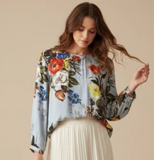 Boden Blue Floral Long Sleeve Blouse Size 8 Buttons on the Back Cottage Romantic