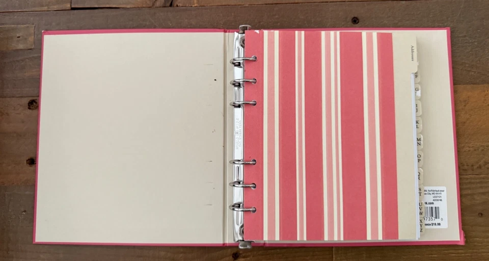 Agenda telefónica Hallmark rosa con flor amarilla Foto 2 de 4