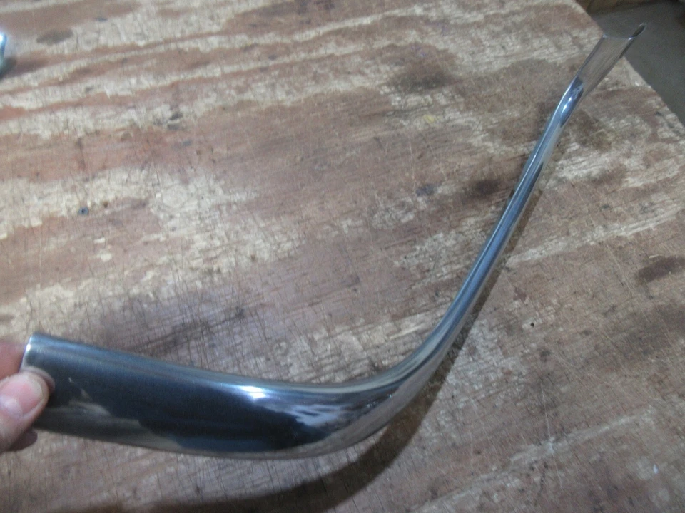 Cadillac Series 62 1954 1955 4 puertas sedán parabrisas moldura lateral pieza P Foto 2 de 3