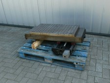 Kreuztisch mit Lochplatte | Ma&szlig;e Platte Oberteil: L&auml;nge 1040 x Breite 380mm