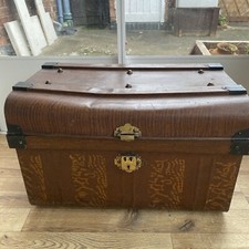 Metal Wood Effect Brown Trunk Broken Lock