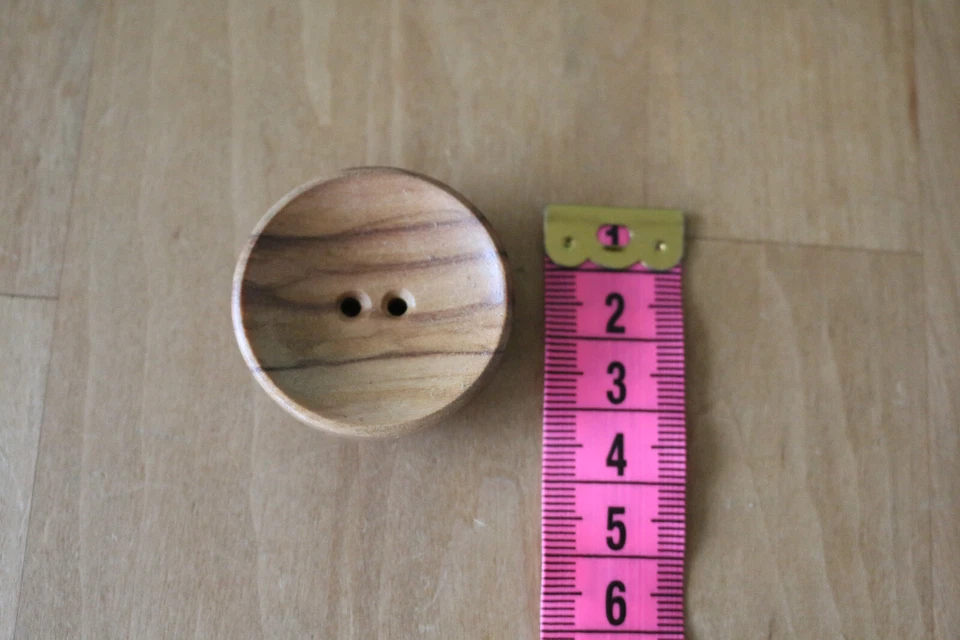 Set mit 42 (3x14) Knöpfen neu unterschiedliche Designs Abmessungen siehe Fotos - Bild 3 von 4