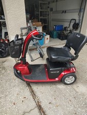 PRIDE VICTORY 10 3-WHEEL MOBILITY SCOOTER- WORKS GREAT - WITH SWIVEL SEAT LIGHTS