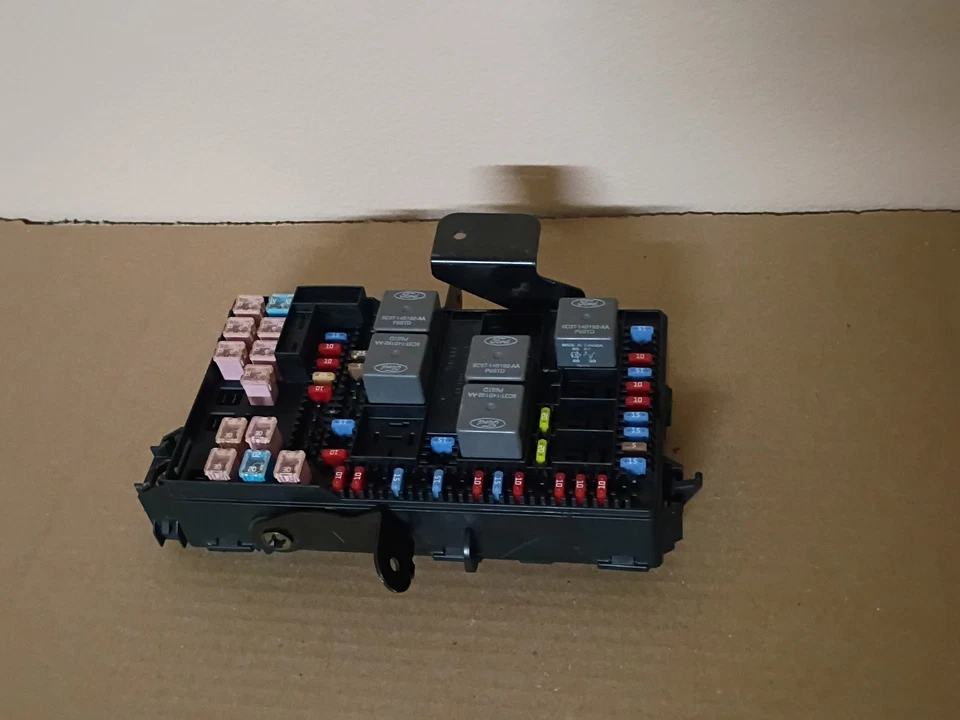 2005-2007 FORD F250 F350 UNDER DASH FUSE BOX P/N 6C3T-14A067-AD - Image 2 of 4