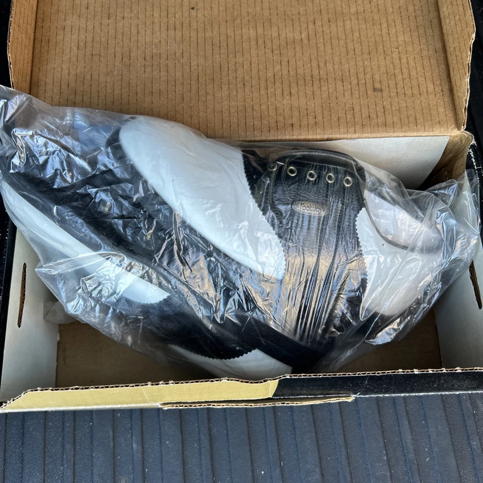 Zapatos de golf Foot Joy clásicos para hombre nuevos en caja nunca usados talla 8 para hombre’s Foto 2 de 4