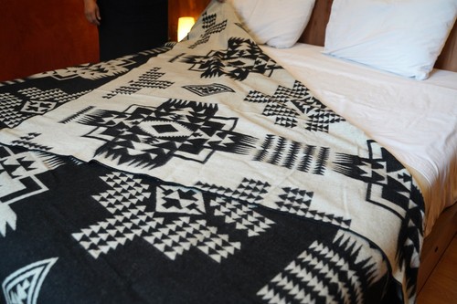 Alpaca Wool Blanket, 100 x 83- Ultra Soft- Reversible 2 in 1-Premium Alpaca Wool - Picture 4 of 9