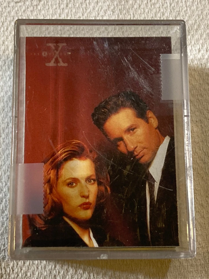 Juego base de tarjetas coleccionables Topps The X-Files 1996 temporada 3 programa de televisión casi nuevo 1-72 en estuche Foto 2 de 3