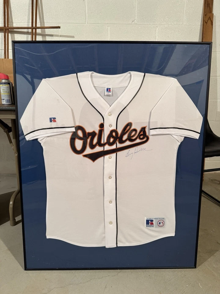 CAMISETA ENMARCADA FIRMADA POR BOOG POWELL CON C.O.A. COMO NUEVO - TARIFA DE ENVÍO PLANA Foto 2 de 4