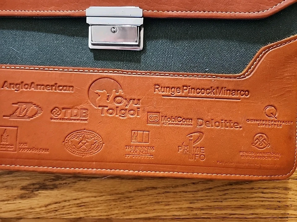 Maletín de colección Discover Mongolia International Mining Investors Forum... Foto 3 de 4