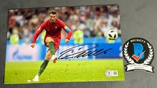 CRISTIANO RONALDO CR7 SIGNED AUTOGRAPHED PHOTO Beckett Coa