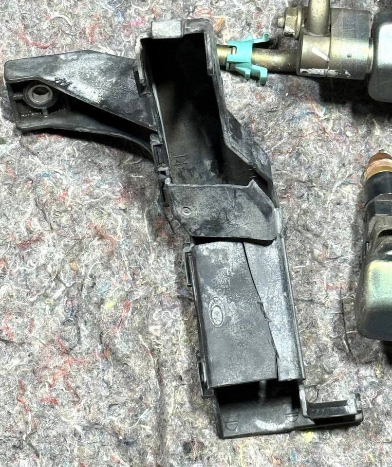 Juego de pares de rieles de inyección de combustible para motor Acura TL 2004-2008 3,2 L A/T fabricante de equipos originales Foto 2 de 4