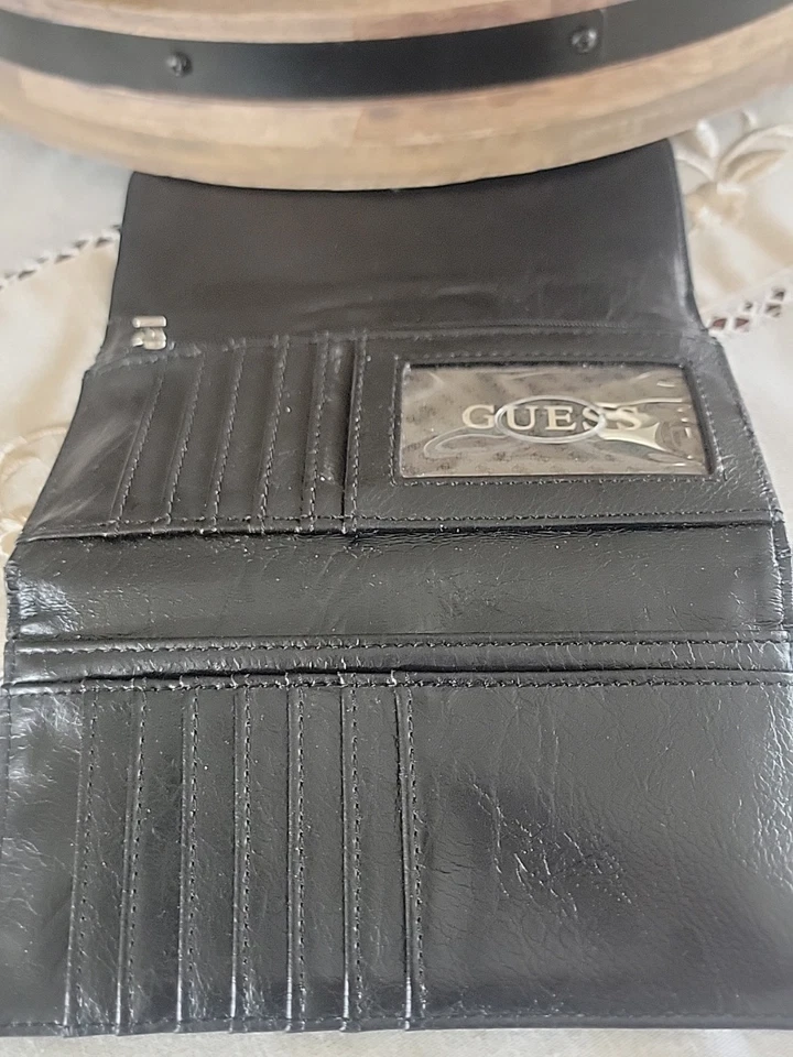 Bolso sin asas GUESS para mujer blanco y negro triple pliegue Foto 4 de 4