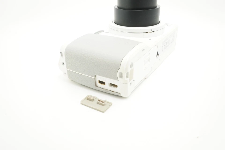 RICOH GR DIGITAL IV White Edition 10.4MP w/ Case Charger SD card from Japan - Image 3 of 4