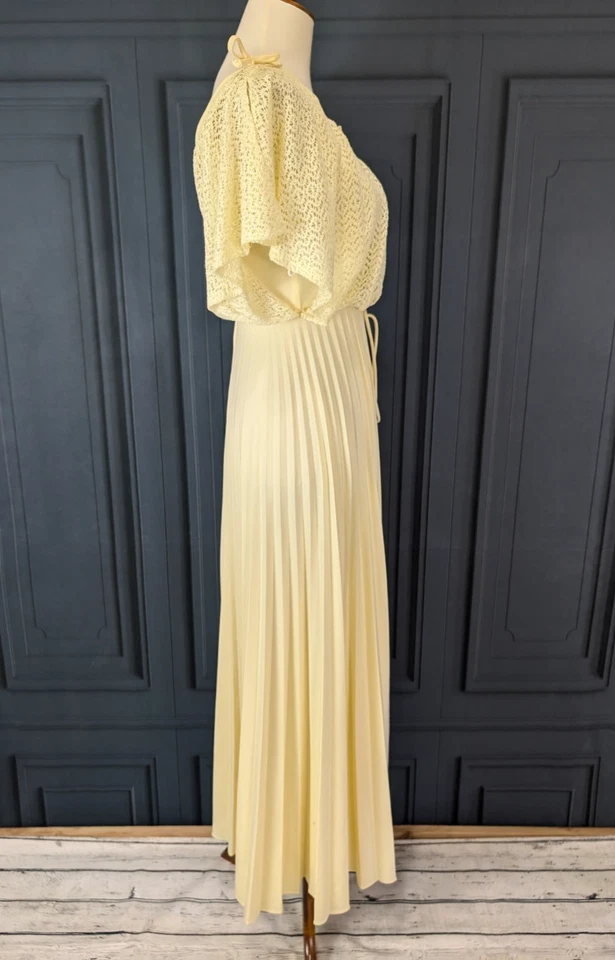 Maxi Vestido Largo Formal Amarillo Pastel Plisado Acordeón Cuello Capa Años 70 Vintage XS Foto 3 de 4
