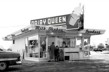 VINTAGE DAIRY QUEEN BURGER JOINT MILKSHAKES S...