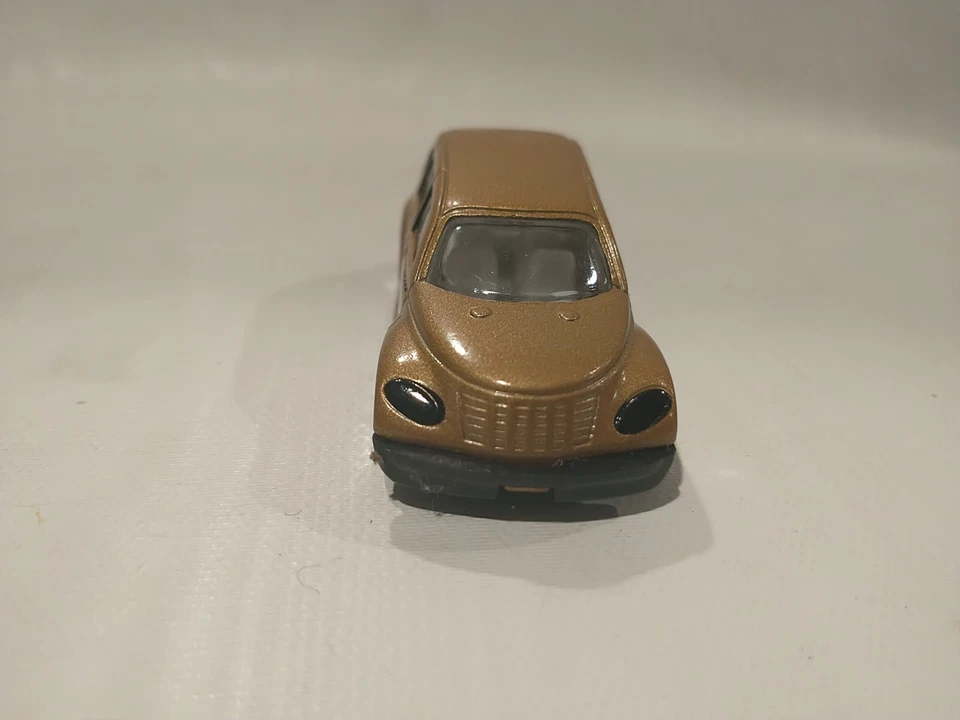 Новый никогда не использовавшийся спортивный автомобиль Chrysler PT Cruiser масштаба 1:64 золото 9818 1999/2000 - Изображение 4 из 4