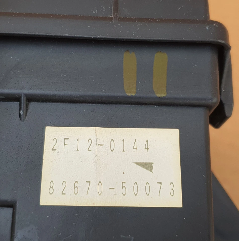 LEXUS LS430 2001-2005 MALETERO UNIÓN RELÉ CAJA FUSIBLES 82670-50073 usado Foto 2 de 4