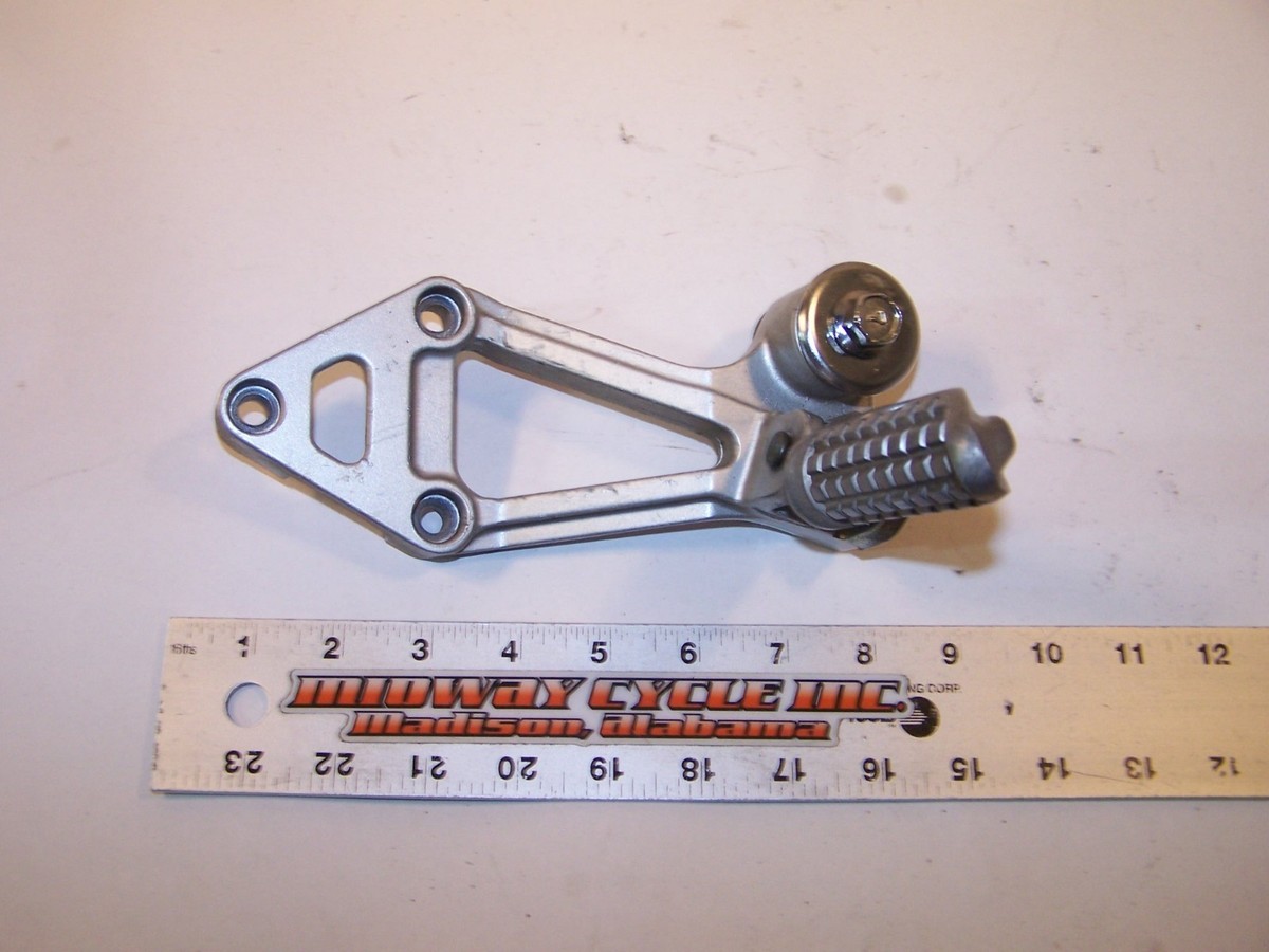 根付　H1-1-1 KAWASAKI ZX600 RIGHT REAR FOOT PEG & MOUNT BRACKET 35011