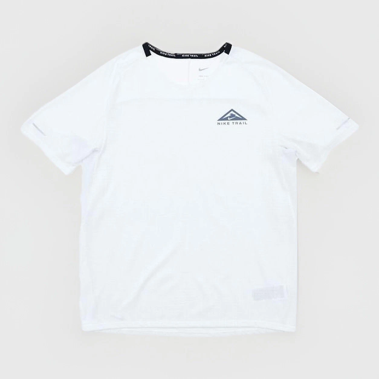 Nike Trail Solar Chase Dri-FIT Short Sleeve Top (White) MEDIUM Men’s DV9305-121