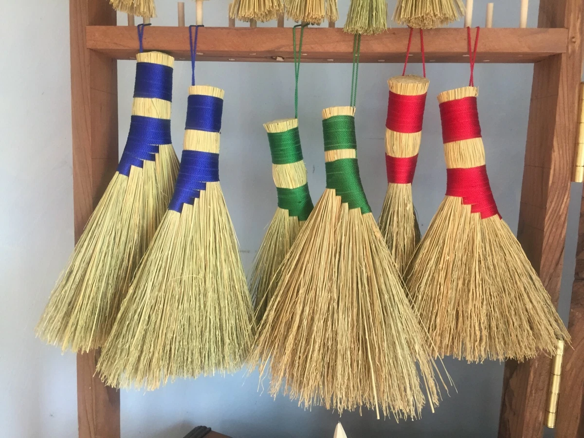 Whisk broom top