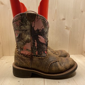ariat chore boots