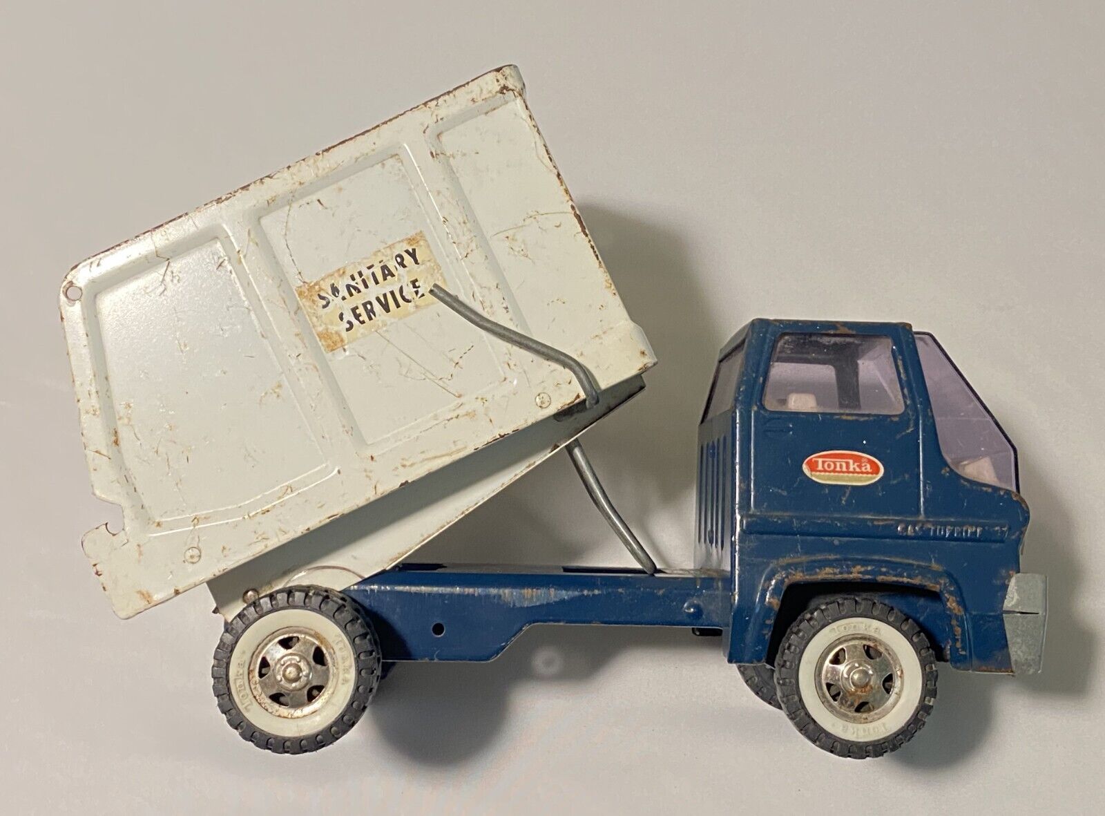 Vintage 1967 Tonka Sanitary Service Garbage Truck Blue & White PressedSteel #690