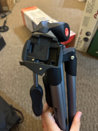 Manfrotto MKCOMPACTADV-BK Compact Advanced Tripod-- Great condition With Bag - Picture 7 of 9