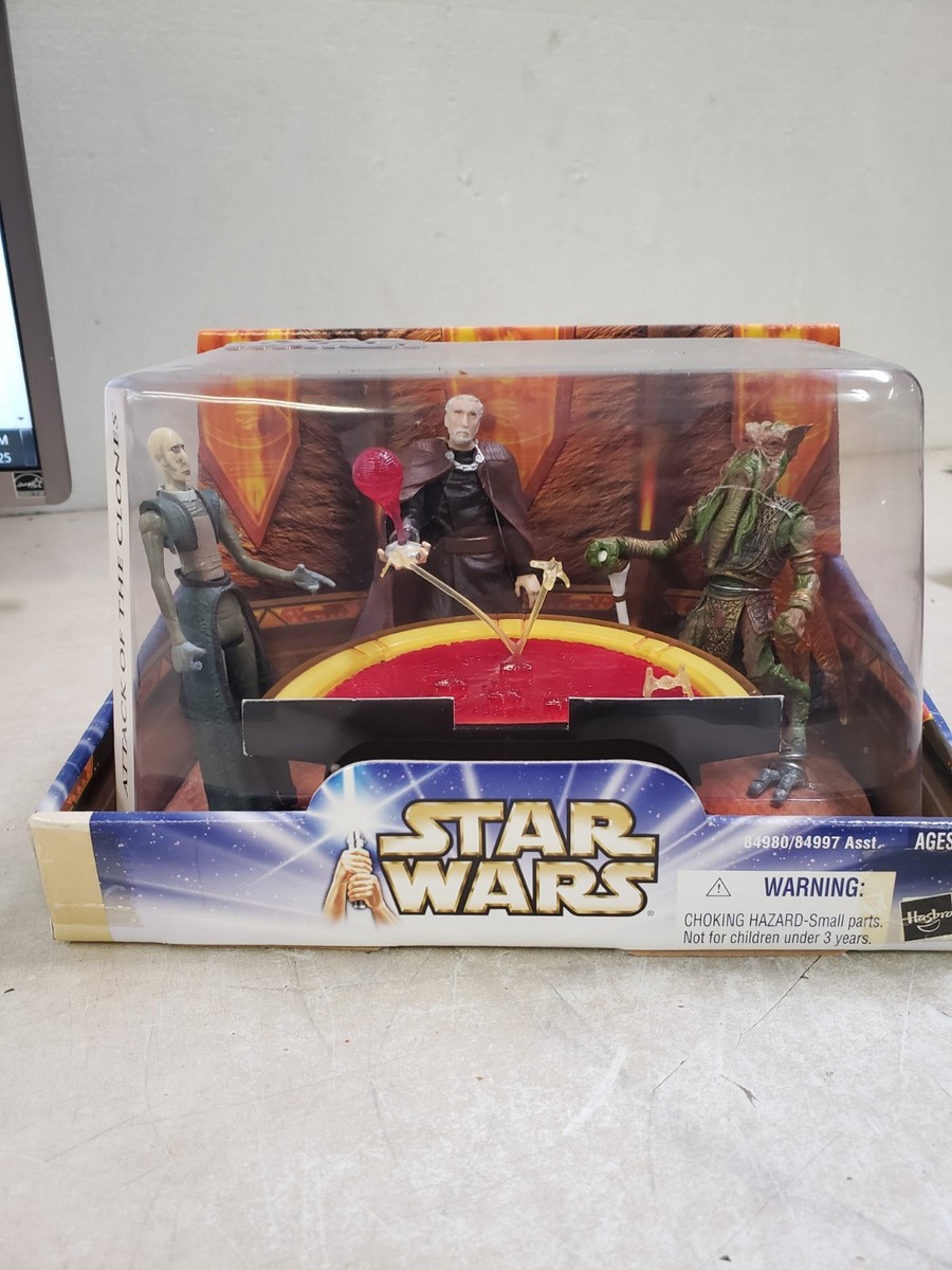 Hasbro Star Wars Geonosian War Chamber Featurning Poggle
