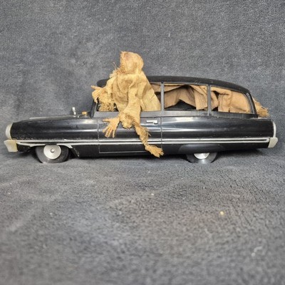GEMMY ANIMATED LOWRIDER CAR QUEEN ANOTHER ONE BITES THE DUSt HALLOWEEN Works