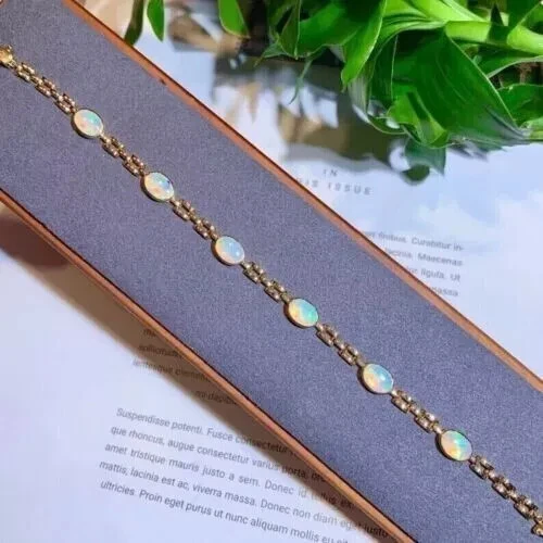 Brazalete para mujer de diamantes de ópalo de fuego creado en laboratorio ovalado de 8 quilates enchapado en oro amarillo de 14 quilates Foto 2 de 4