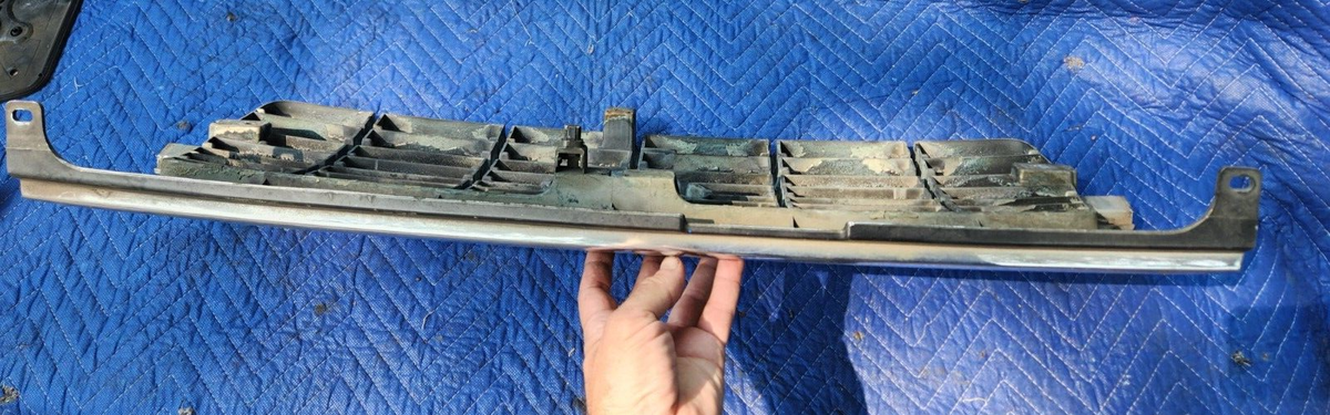 5310160120 Toyota Radiator Grill 53101-60120 Genuine OEM Part for