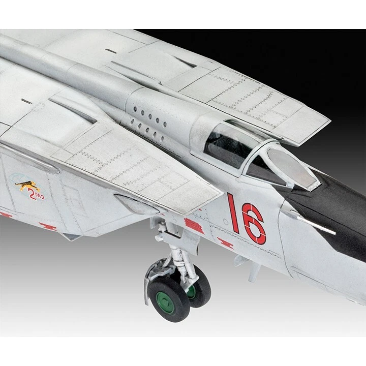Revell #03878 1/72 MiG-25RBT Foxbat - Image 3 of 4