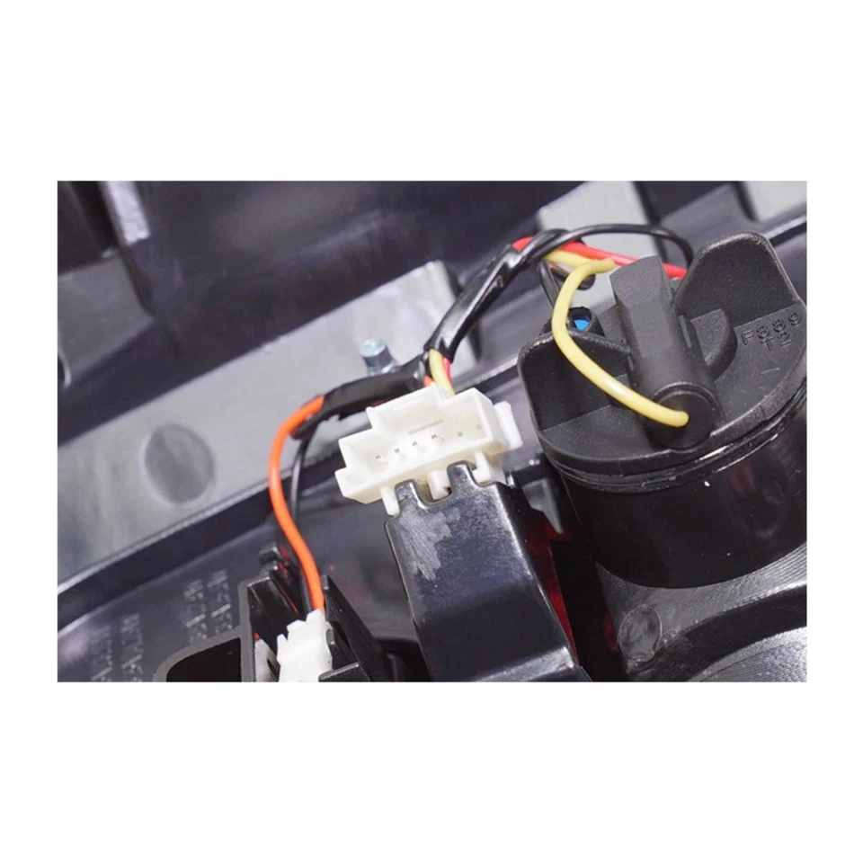 Lanterna traseira externa LED lateral driver MB2804107 para 2015 Mercedes-Benz ML250/ML400 - Imagem 3 de 4