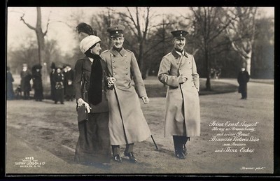 Postcard Prince Oscar, Princess Victoria Luise and Ernst August Duke of Braunschw 