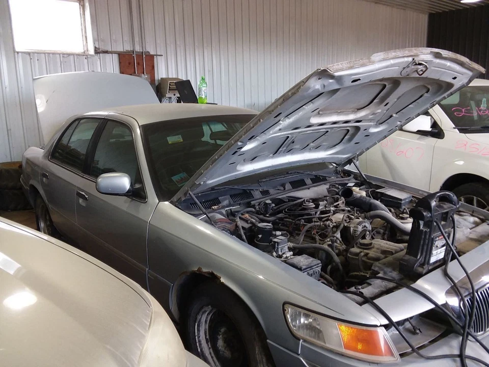 Vidrio parabrisas con banda de sombra para 00-11 CROWN VICTORIA 2108910 Foto 2 de 4