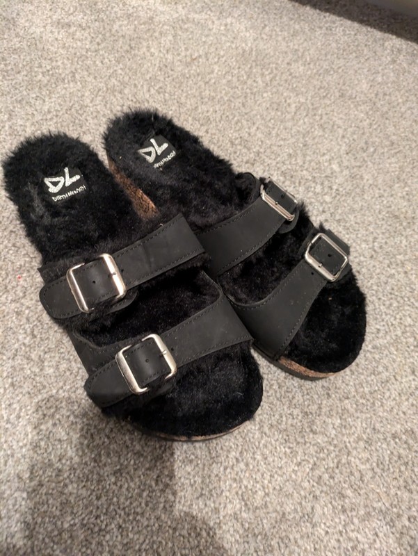 Dirty Laundry Black fuzzy slippers cork heel size 9 40 New 