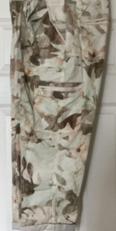 Chicos Size 2 Cargo Crop Pants 