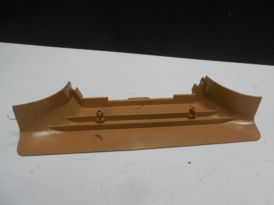 Bisel pilar B inferior derecho 2016920222 84-93 Mercedes Benz W201 190D 190E Foto 4 de 4