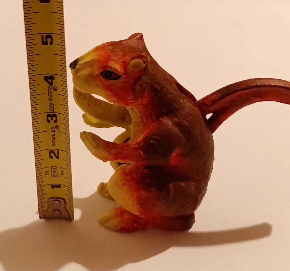 Rare Find Cast Iron Squirrel Nutcracker, Tail is Lever for Jaw Nut Cracker. - Image 3 of 4