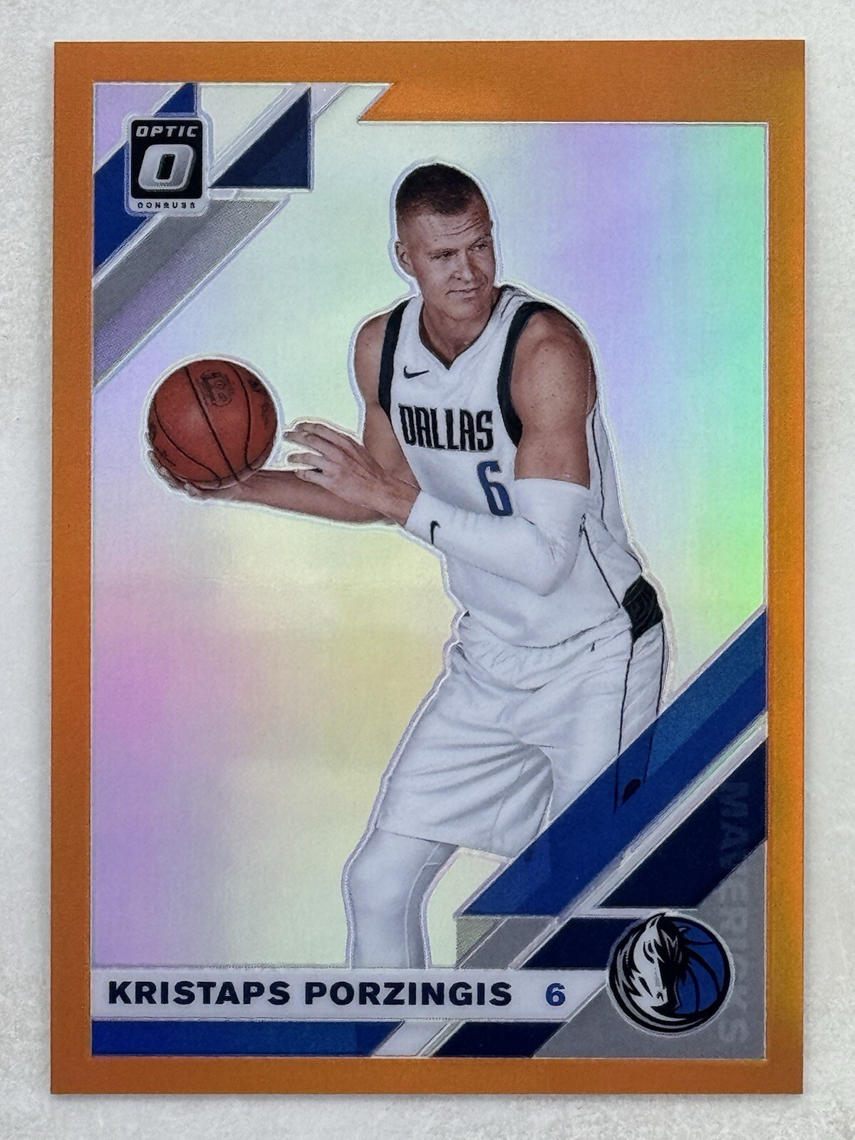 Kristaps Porzingis 2019-20 PaninI Donruss Optic Orange Prizm /199 #36 NBA Card